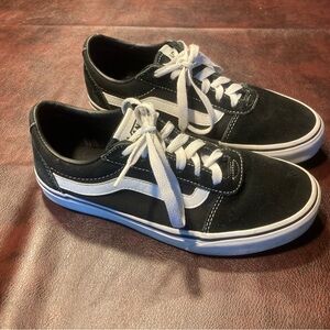 Black/White Classic Vans Old Skool Skate Sneakers